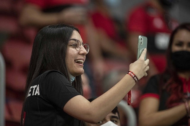 时刻挺身而 时刻挺身而